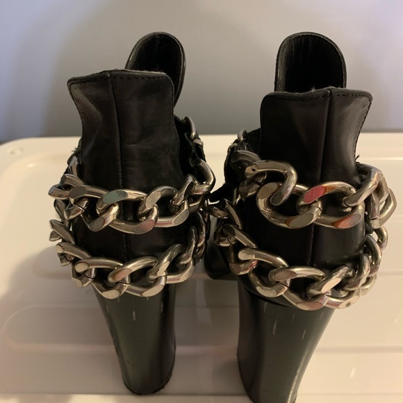 Town Shoes Booties with back heel chain - size 7.5 - Picture 3 of 6
